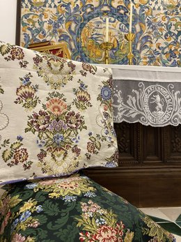 El Museo de la Seda de València da visibilidad a los actuales fabricantes locales de tejidos con una exposición que exalta el trabajo de estos artesanos.