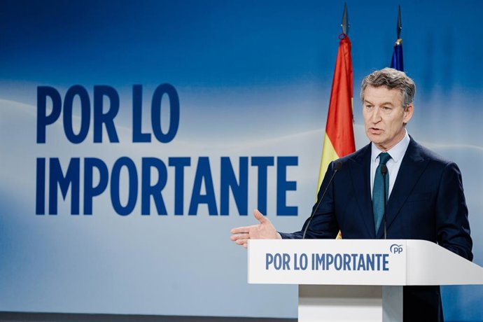 El president del Partit Popular, Alberto Núñez Feijóo, durant una roda de premsa, en la seu del PP, a 23 de gener del 2026, a Madrid (Espanya). 