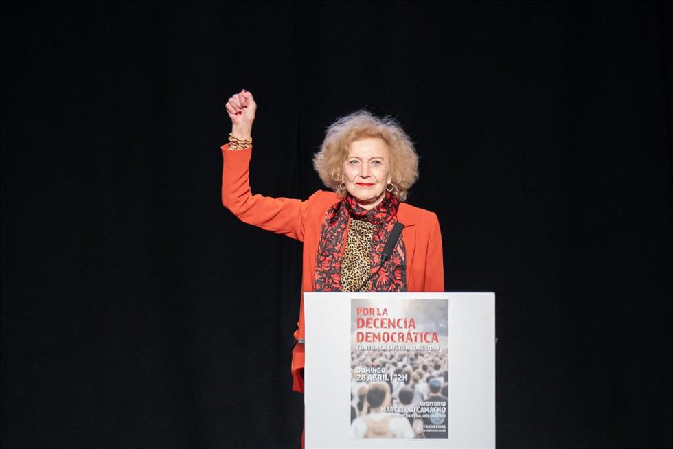 Archivo - La actriz Marisa Paredes durante el acto Por la Decencia Democrática, en el Auditorio Marcelino Camacho, a 28 de abril de 2024, en Madrid (España). El encuentro está convocado por personas de la cultura y profesionales de la comunicación, co