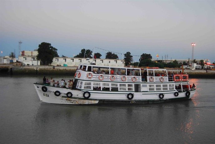 Archivo - Vaporcito de El Puerto antes de su hundimiento en el año 2011.