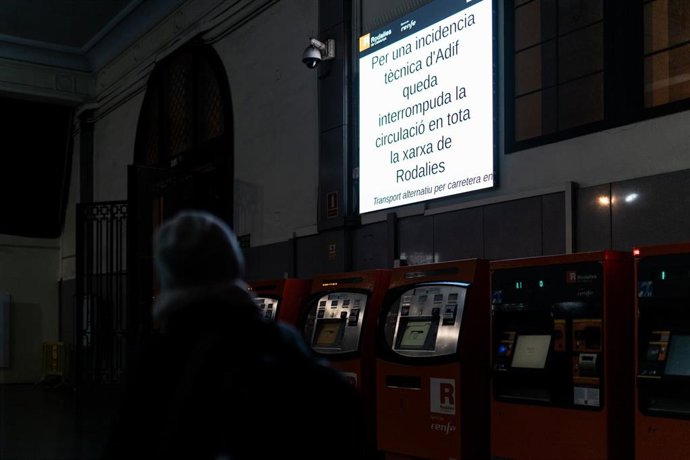 Cartel informativo en la Estación de Fabra i Puig de Barcelona.
