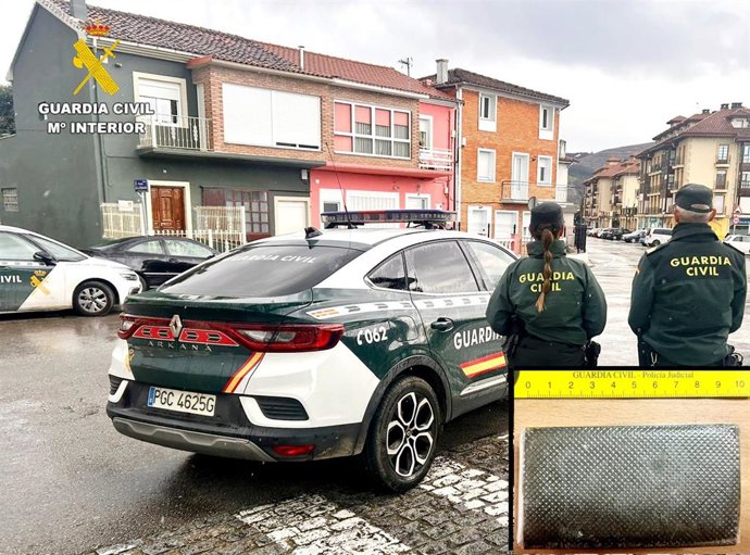 Detenidos Dos Hombres Por Tráfico De Drogas En La Vía Pública De Sarón