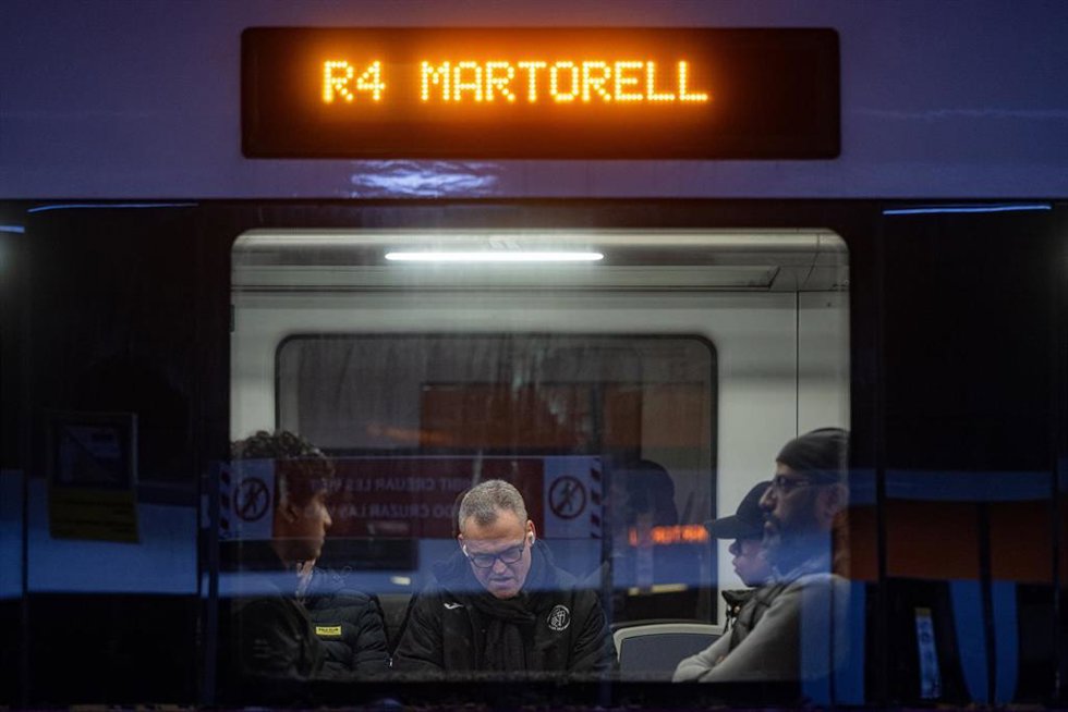 Pasajeros en la Estación de Fabra i Puig, este lunes.