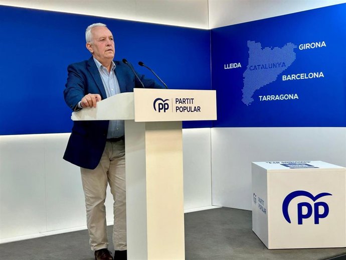 El secretario general del PP de Catalunya, Santi Rodríguez, en una rueda de prensa en la sede del partido