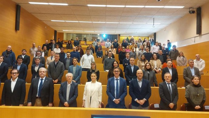 La presidenta del Govern, Marga Prohens, y diversos representantes del Govern en la presentación del Plan de Atracción y Fidelización de Empresas y Proyectos del ParcBit.