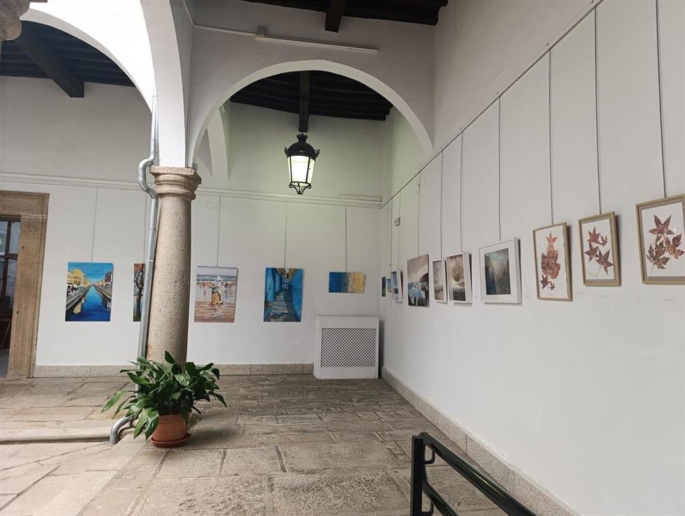 El complejo cultural Santa María de Plasencia expone dos nuevas muestras de alumnos de Bellas Arte