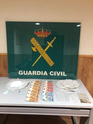 Operación en A Rúa en la desarticulación de un punto de venta de drogas.