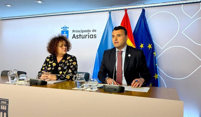 Guillermo Peláez, a la izquierda