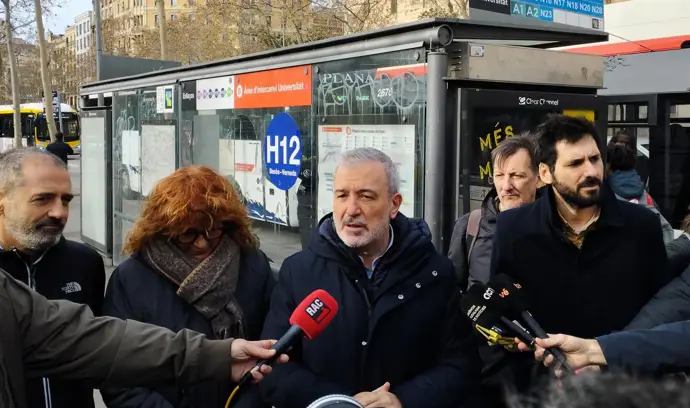 El alcalde de Barcelona, Jaume Collboni, atiende a los medios este lunes.