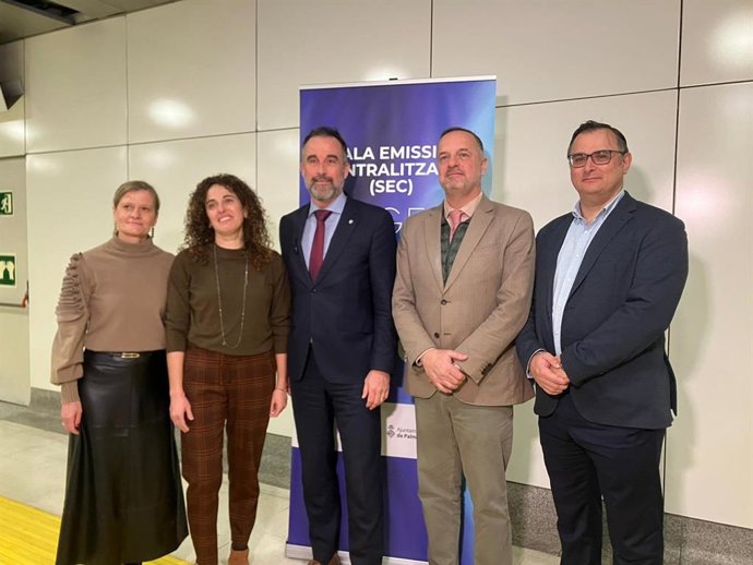 El Conseller De Vivienda, Territorio Y Movilidad Del Govern, José Luis Mateo, Y Regidor De Movilidad De Palma, Toni Deudero, Este Lunes En La Estación Intermodal.