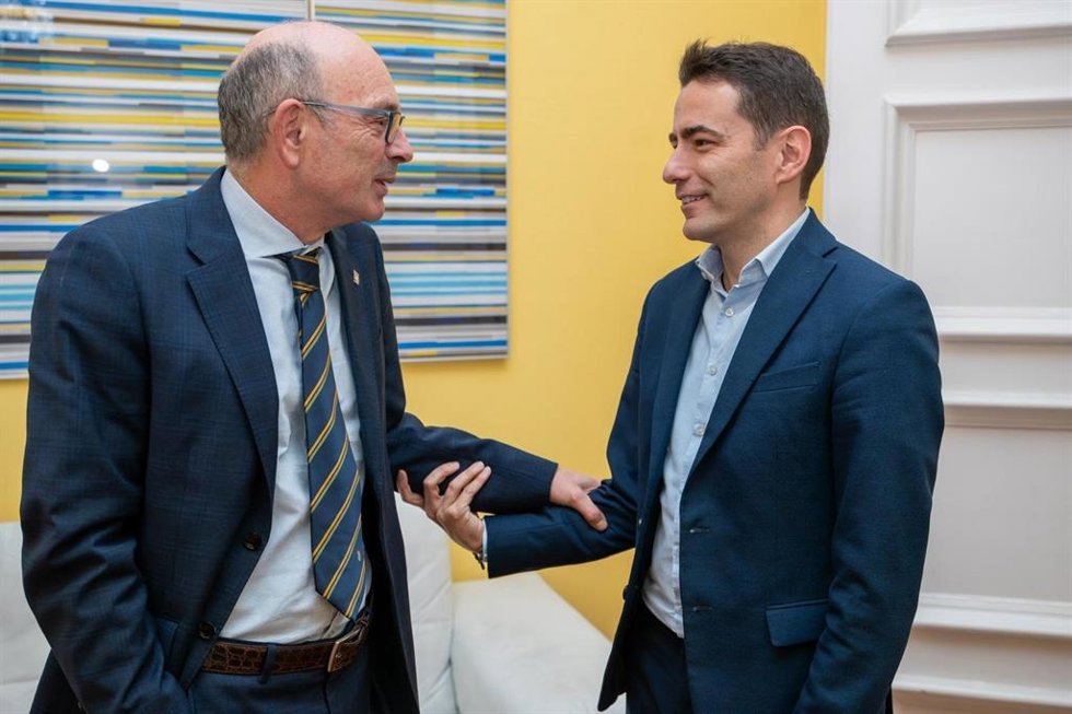 El rector de la UIMP, Ángel Pelayo, y el delegado del Gobierno en Cantabria, Pedro Casares