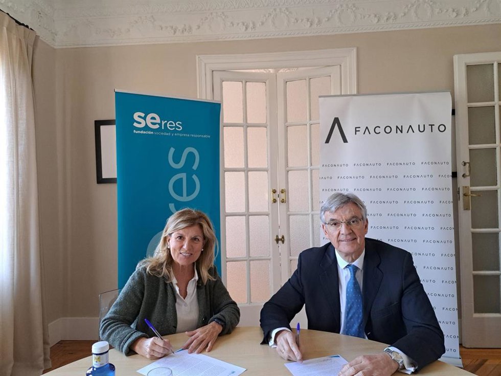 Firma de Fundación SERES y Faconauto