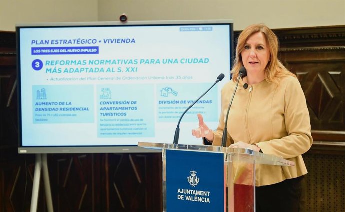 La alcaldesa de València, María José Catalá, durante la presentación de las nuevas medidas para mejorar el acceso a al vivienda en la ciudad.