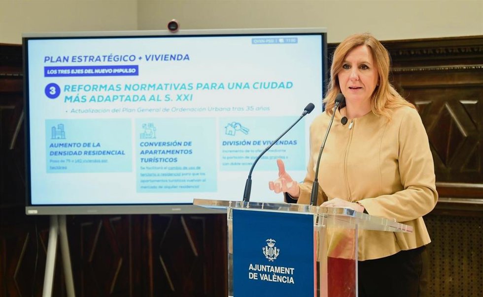 La alcaldesa de Valncia, María José Catalá, durante la presentación de las nuevas medidas para mejorar el acceso a al vivienda en la ciudad.