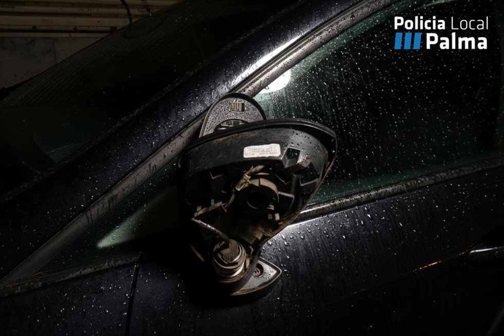 Detenido un conductor fugado tras chocar contra cuatro vehículos estacionados en Palma
