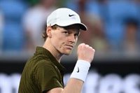 Sinner se mete firme y sin problemas en cuartos del Abierto de Australia