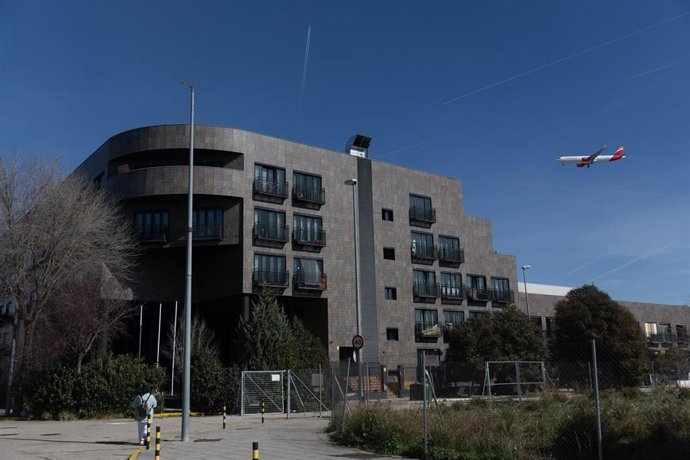 Archivo - Exterior del hotel ocupado conocido como 'La Jungla' en el barrio de San Blas, a 26 de febrero de 2025, en Madrid (España).