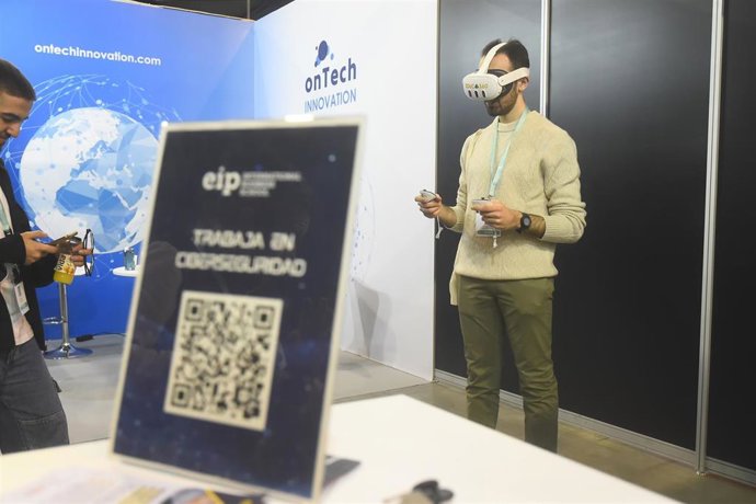 Archivo - Imágenes de archivo de uno de los expositores del Congreso de Ciberseguridad de Andalucía de 2024 en Fycma, Palacio de Ferias de Málaga.