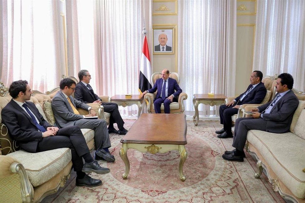 El nuevo primer ministro yemení, Shaya Mohsen al Zindani, en el centro de la imagen