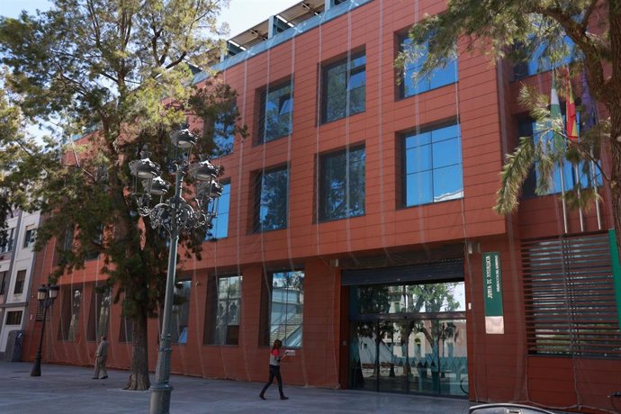 Archivo - Fachada de la Delegación de la Junta en Cádiz