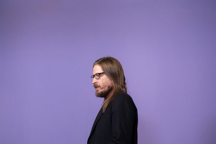 Archivo - El secretario de organización y portavoz de Podemos, Pablo Fernández, ofrece una rueda de prensa en la sede de Podemos, a 22 de diciembre de 2025, en Madrid (España). Podemos e IU han logrado romper en Extremadura, con su coalición sin Sumar, la