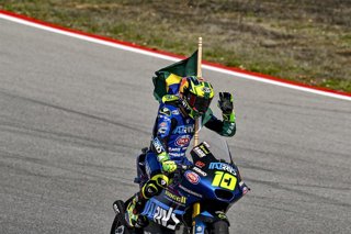 Archivo - El piloto brasileño Diogo Moreira (Kalex) celebra su triunfo en el GP de Catar 2025.