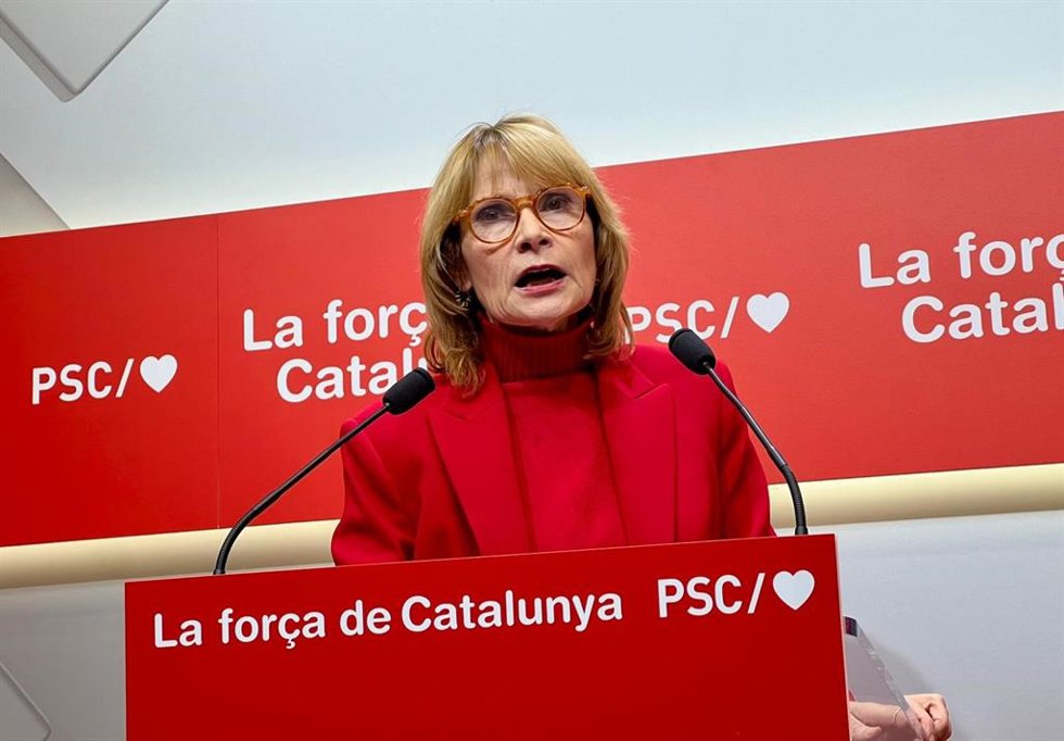 La viceprimera secretaria y portavoz del PSC, Llusa Moret, en una rueda de prensa en la sede del partido