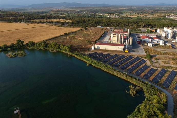 Archivo - Planta fotovoltaica de Ercros.