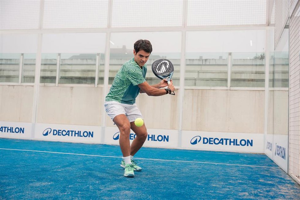 Coki Nieto entrenando con la pala 'KUIKMA Hybrid Pro' de 'Decathlon'