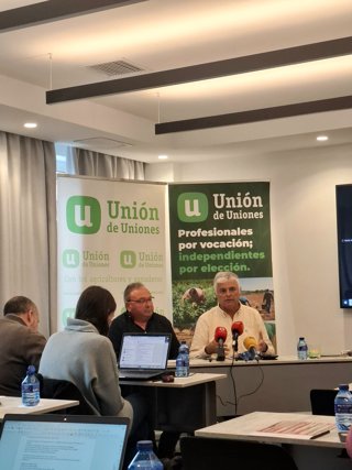El responsable de sectores agrícolas de Unión de Uniones, Anastasio Yébenes, y el coordinador estatal de la organización, Luis Cortés.