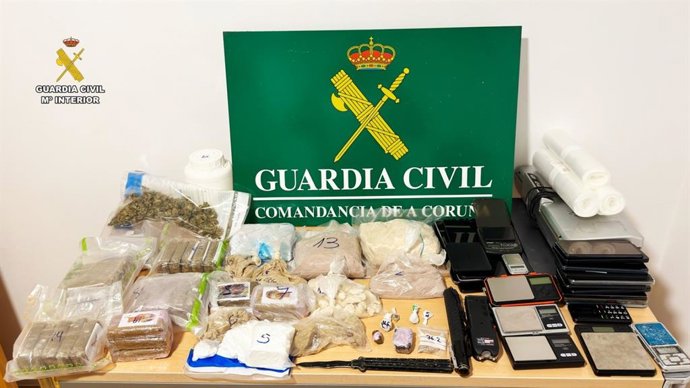 Intervenido en la desarticulación de dos puntos de venta de droga en Sada y un centro de suministro de Gandarío.