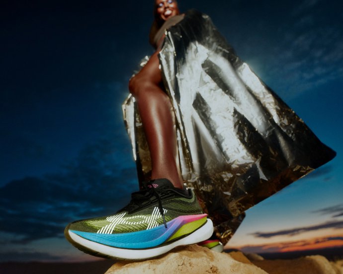 Under Armour presenta Velociti Elite 3, una redefinición de la zapatilla para la larga distancia.