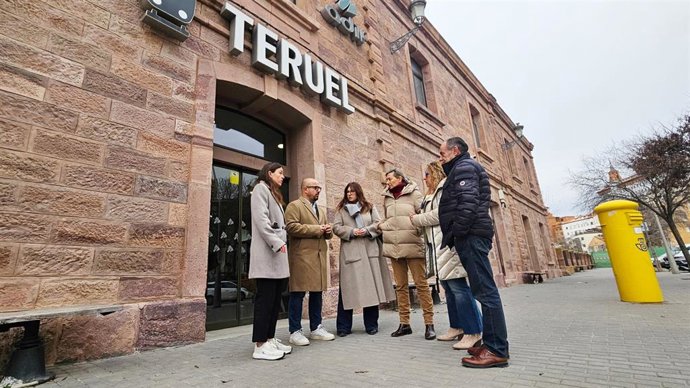 El candidato del PAR a la presidencia de Aragón, Alberto Izquierdo, con otros candidatos y cargos de este partido.