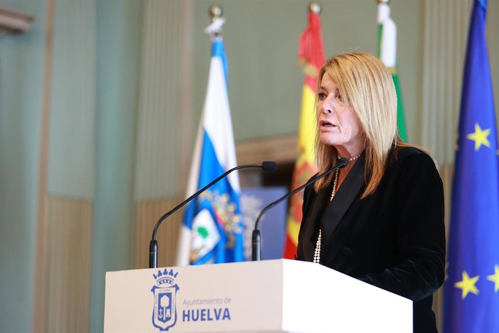 Imagen de archivo de la alcaldesa de Huelva, Pilar Miranda, durante en el acto de la declaración institucional en apoyo a las víctimas y familias del accidente ferroviario de Adamuz (Córdoba).