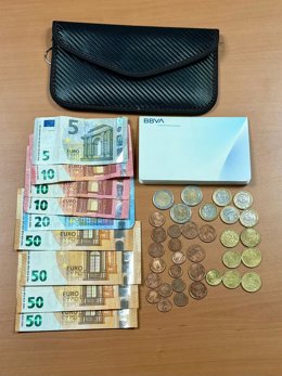 Cartera encontrada en Valladolid junto al dinero que contenía.