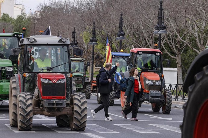 Tractorada en València contra las políticas agrarias de la UE