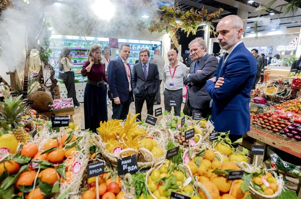 Archivo - El alcalde de Madrid, José Luis Martínez-Almeida, durante su visita a la XXIII edición de Madrid Fusión Alimentos de España, en IFEMA, a 27 de enero de 2025, en Madrid (España). 