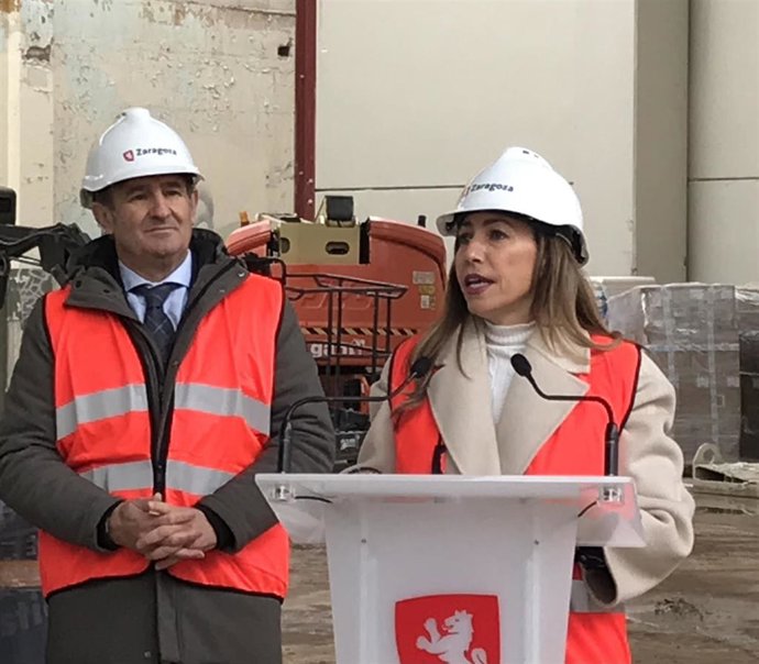 La alcaldesa de Zaragoza, Natalia Chueca, en la visita a las obras de Distrito7/Giesa