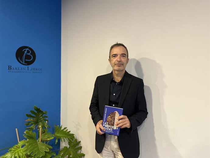 El periodista valencià Salvador Enguix publica 'Las periferias mudas'