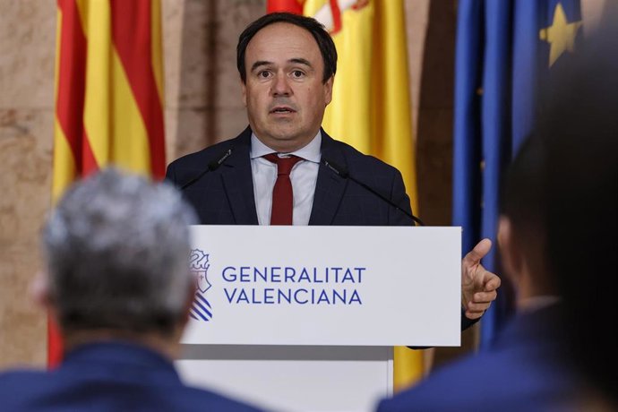 El presidente de la Generalitat valenciana, Juanfran Pérez Llorca, ofrece una rueda de prensa tras una reunión con los presidente de las diputaciones de Castellón, Valencia y Alicante, a 26 de enero de 2026