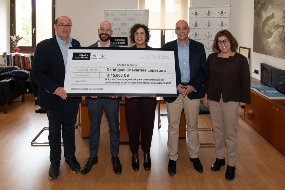 Entrega de Premio de la Cátedra AgroBank a la Transferencia de Conocimiento a Miguel Chavarrías Lapastora.