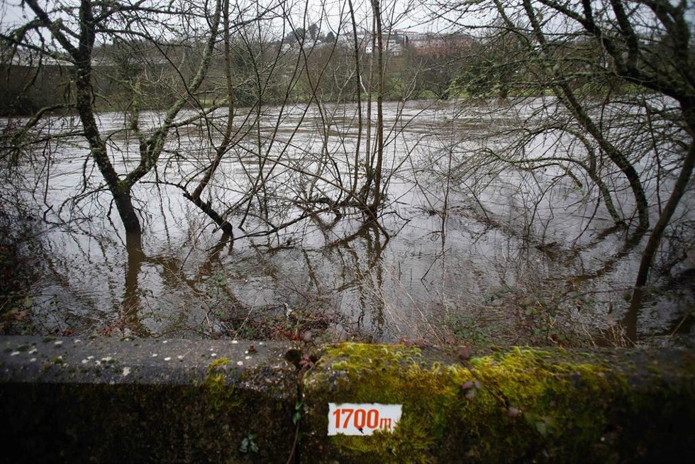 Archivo - Desbordamiento del río Miño, a 28 de enero de 2025, en Lugo, Galicia (España). 