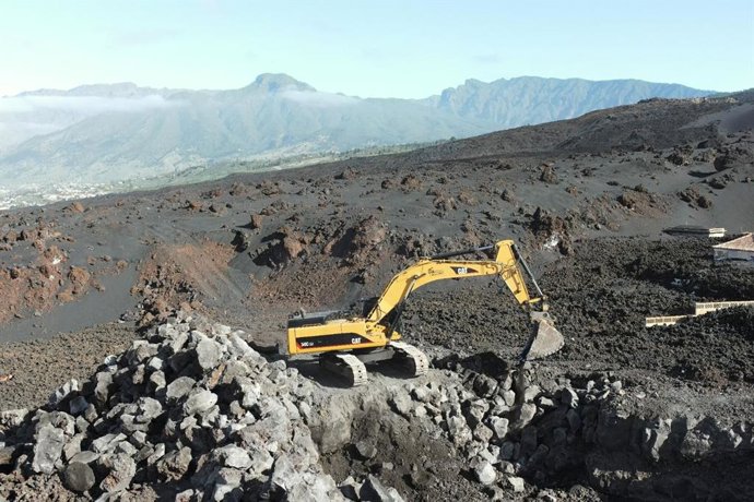Dan inicio a las obras para reestablecer la vía LP-2, entre Las Manchas y Tajuya (La Palma), tras el 'Tajogaite'