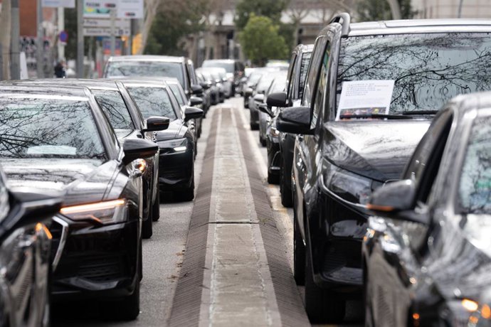 Archivo - Conductors i empresaris de VTC durant una protesta