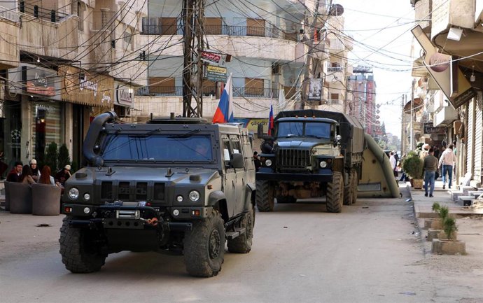Archivo - Vehículos militares de Rusia en Qamishli, en el noreste de Siria (Archivo)