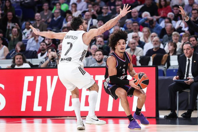 Archivo - Facundo Campazzo defiende a Nadir Hifi en el Real Madrid-Paris Basketball de la Euroliga 25-26