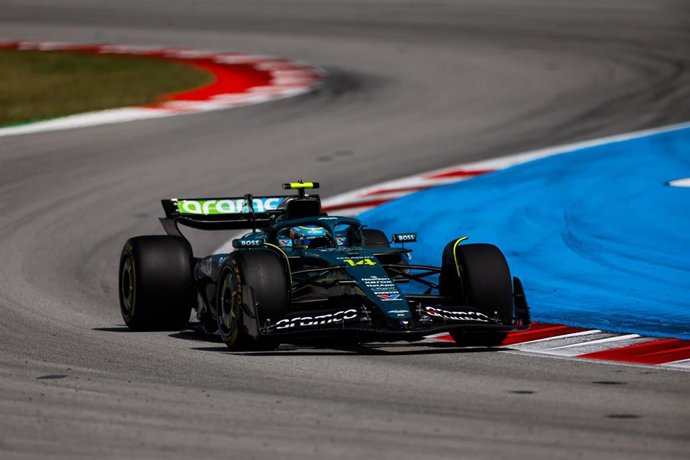 Archivo - El piloto español de F1 Fernando Alonso (Aston Martin), en el GP de España 2025.