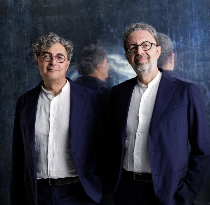 Archivo - El regreso en dúo de los hermanos Pepicelli ofrece en Fundación Bancaja el concierto 'Espejos deformantes'