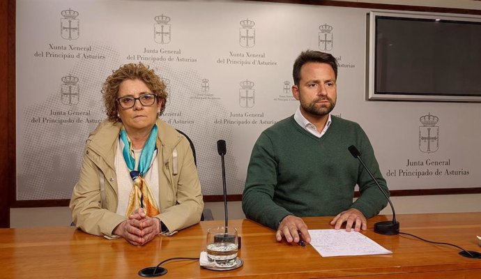 Archivo - El presidente del PP de Asturias, Álvaro Queipo, y la diputada Gloria García.