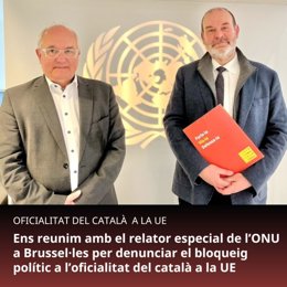 El presidente de Plataforma per la Llengua, Òscar Escuder, y el relator especial de la ONU para los asuntos de las minorías, Nicolas Levrat
